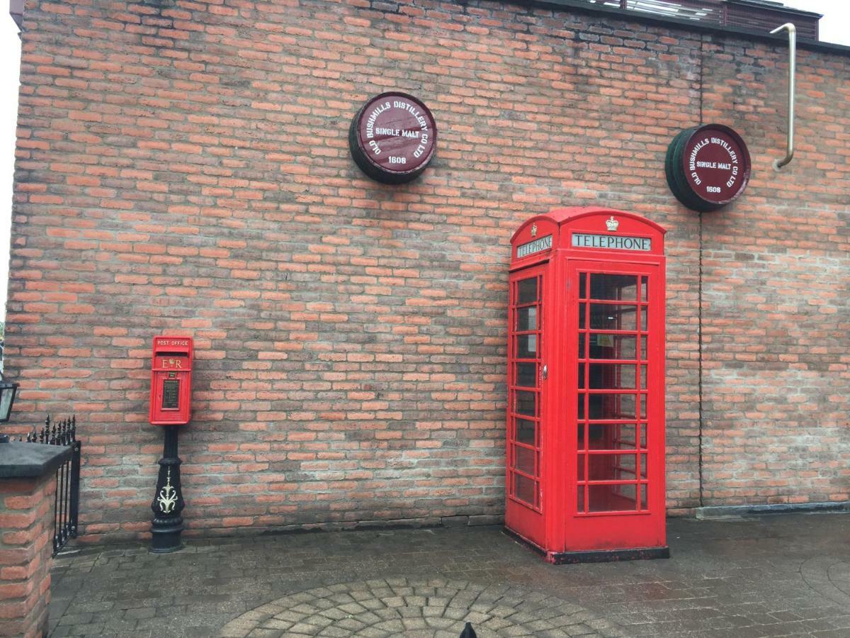 בושמילס Bush House Accommodation - The Distillery מראה חיצוני תמונה